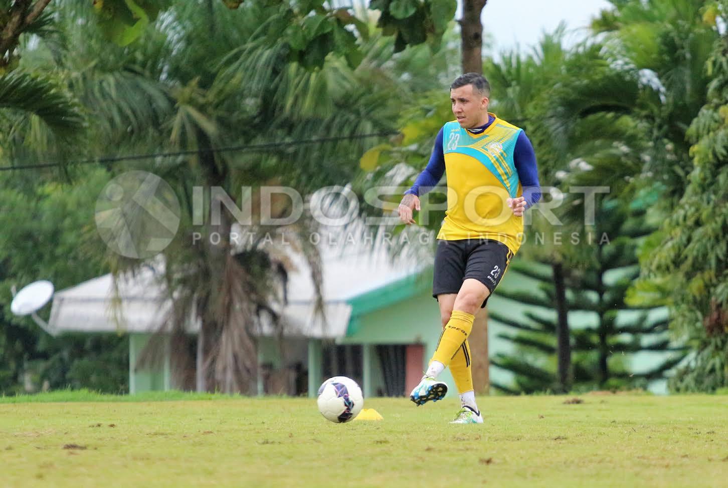 Gelandang tengah Arema FC, Fellipe Bertoldo. - INDOSPORT